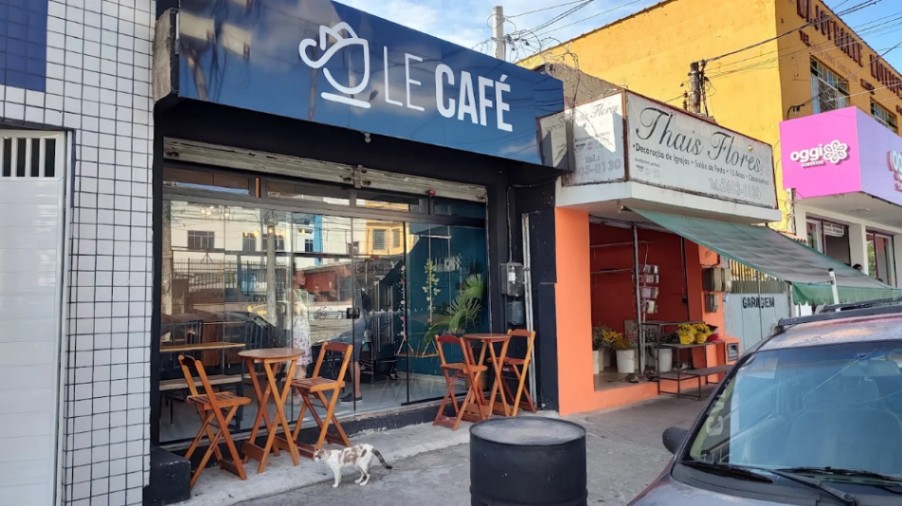 LE CAFÉ 