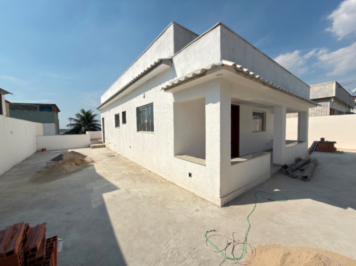 CASA NA TRINDADE COM 3 QUARTOS