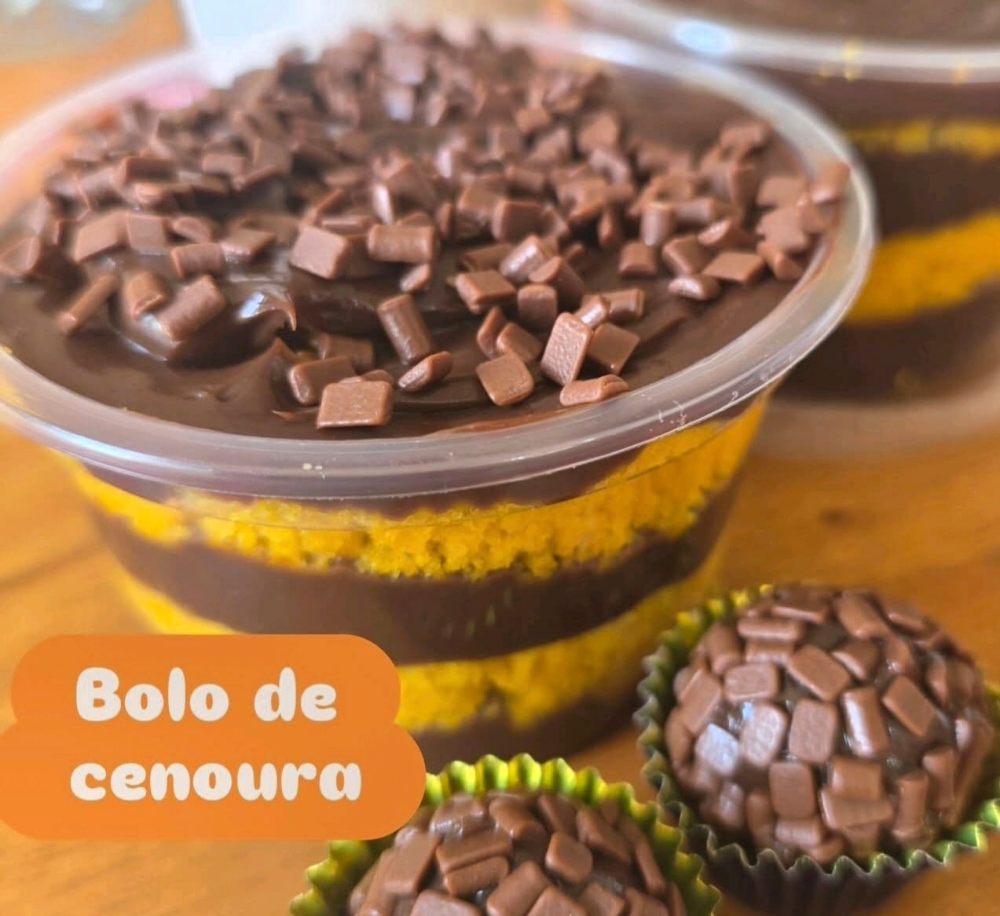 Bolo no pote cenoura