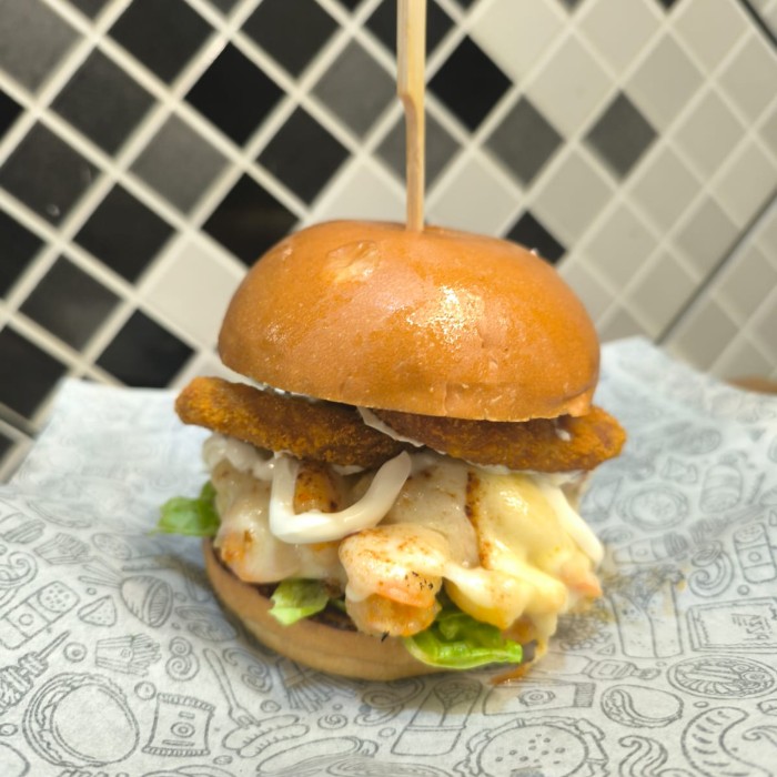 Camara - Burger Satolo's